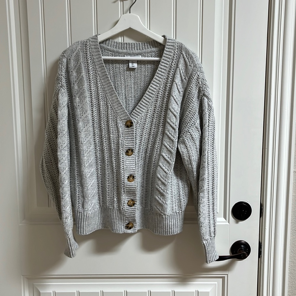 Cupcakes and Cashmere bulky sweater in light gray